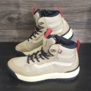 New Vans Ultrarange Exo Womens Ankle Boots Size 8.5 Outdoor Waterproof Hiking